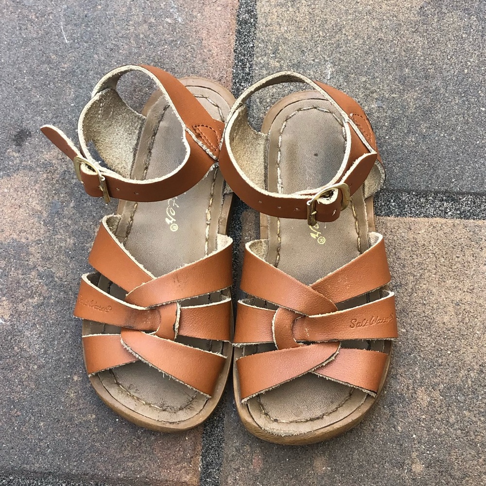Saltwater sandals size 9 (toddler)